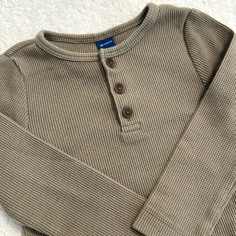 3/$15 🌸 Old Navy Unisex Long Sleeve Thermal Knit Henley Bodysuit Birch Leaf